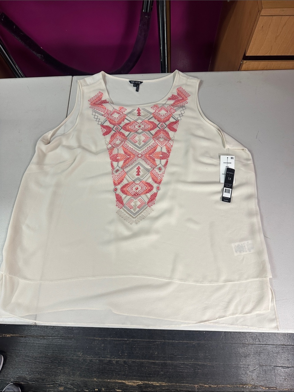 NIC+ZOE Cream Sleeveless Tank with Coral-Pink Embroidered V-Panel NWT 1XL